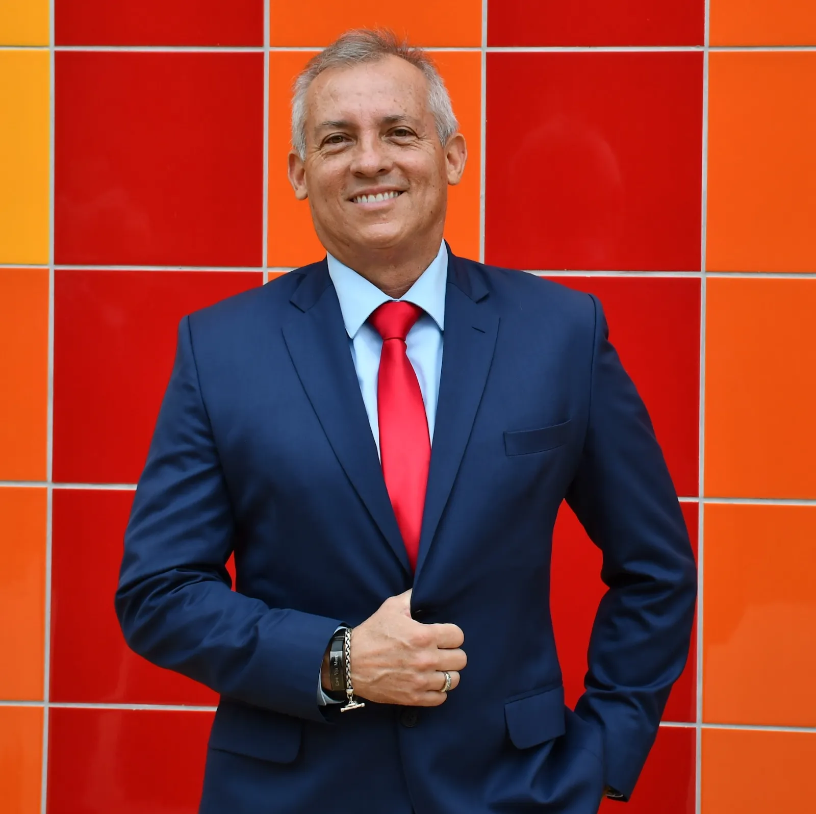 Rubén Restrepo MD en retrato profesional
